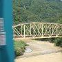 赤芝峡にかかる米坂線の鉄橋．