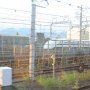 東海道線は所々新幹線と併走しているので，抜かれたりすれ違ったり．写真は東静岡にて．