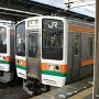 静岡から浜松行きの普通列車（211系）に乗り換え．